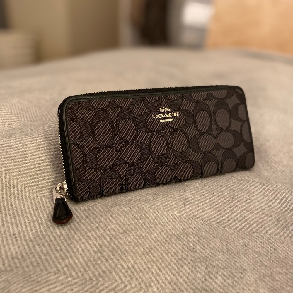 Coach Accordion Zip Wallet in Signature Canvas